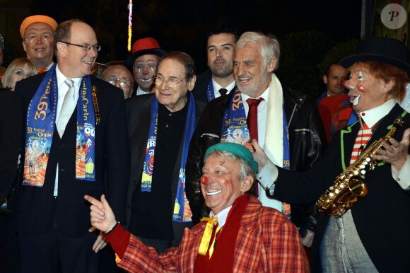Le prince Albert II de Monaco, Robert Hossein, Jean-Paul Belmondo lors de la soirée de gala du 39e Festival du cirque de Monte-Carlo, le 20 janvier 2015 sous le chapiteau de Fontvieille.
