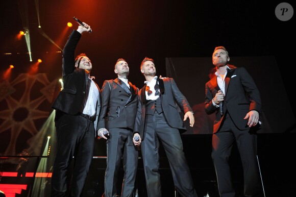 Mikey Graham, Shane Lynch, Keith Duffy, Ronan Keating : Le groupe Boyzone en concert au Wembley Arena a Londres, le 21 decembre 2013.  