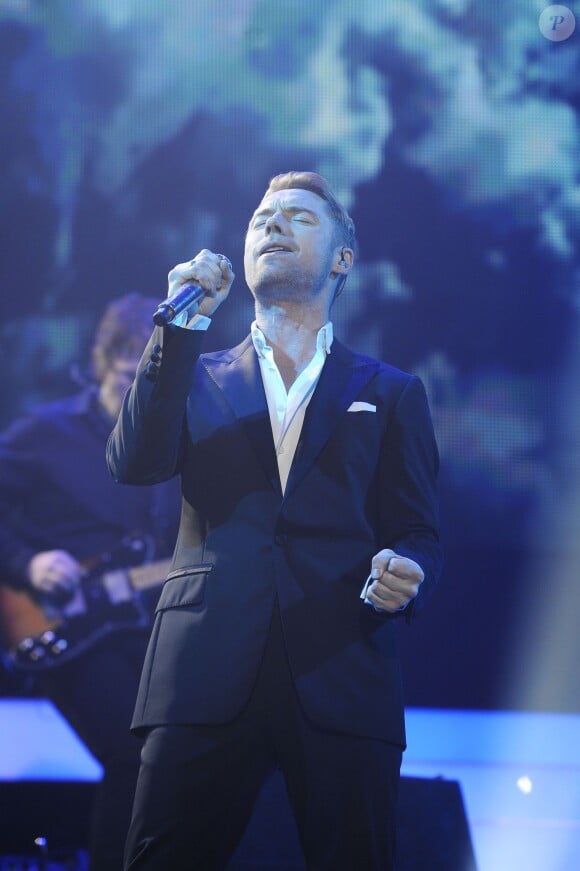Ronan Keating lors d'un concert du groupe Boyzone en concert au Wembley Arena a Londres, le 21 decembre 2013 
