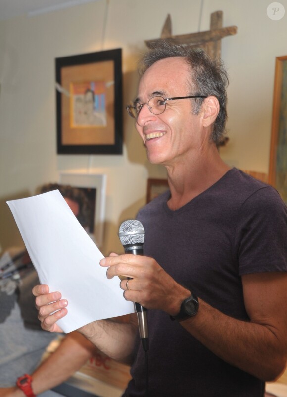 Exclusif - Jean-Jacques Goldman à la Vente aux enchères à l'occasion du 20ème anniversaire du spectacle "Les Vendanges du Coeur" à Ouveillan, près de Narbonne (Aude) au profit des "Restos du Coeur" le 20 juillet 2014 