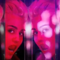 Miley Cyrus dévoile de nouvelles photos et une vidéo sexy pour MAC