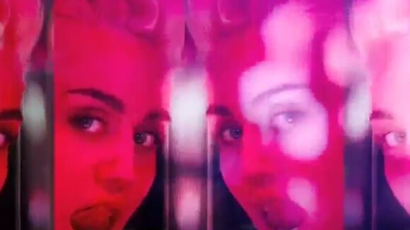 Miley Cyrus dévoile de nouvelles photos et une vidéo sexy pour MAC