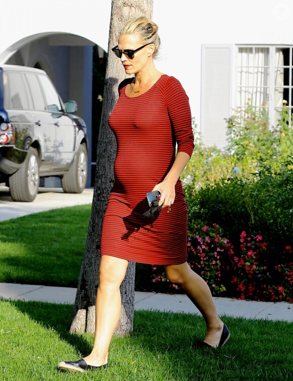 Molly Sims enceinte à la sortie d'un rendez-vous (therapy class) à Los Angeles, le 21 janvier 2015.