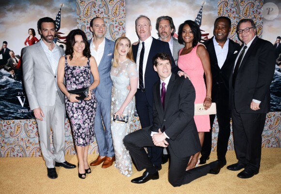 Reid Scott, Tony Hale, Julia Louis-Dreyfus, Anna Chlumsky, Matt Walsh, Gary Cole et Sufe Bradshaw à la première de la saison 3 de "Veep" à Los Angeles, le 25 mars 2014.
