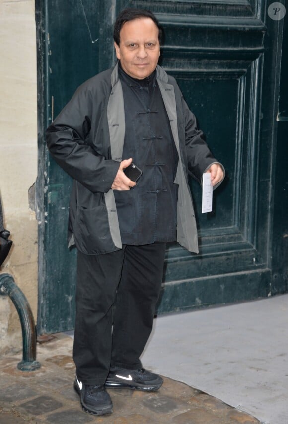 Azzedine Alaïa arrive au Musée Rodin pour assister au défilé Christian Dior haute couture printemps-été 2015. Paris, le 26 janvier 2015.