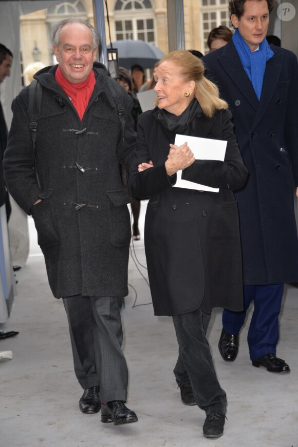 Frédéric Mitterrand et Doris Brynner quittent le Musée Rodin à l'issue du défilé Christian Dior haute couture printemps-été 2015. Paris, le 26 janvier 2015.