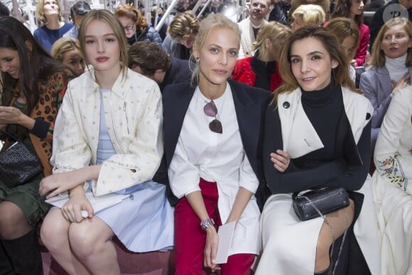 Madisson Brown, Aymeline Valade et Clotilde Courau assistent au défilé Christian Dior haute couture printemps-été 2015 au musée Rodin. Paris, le 26 janvier 2015.