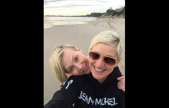 Le 26 janvier 2015, Ellen DeGeneres a partagé une photo en compagnie de sa femme Portia de Rossi sur son compte Twitter.