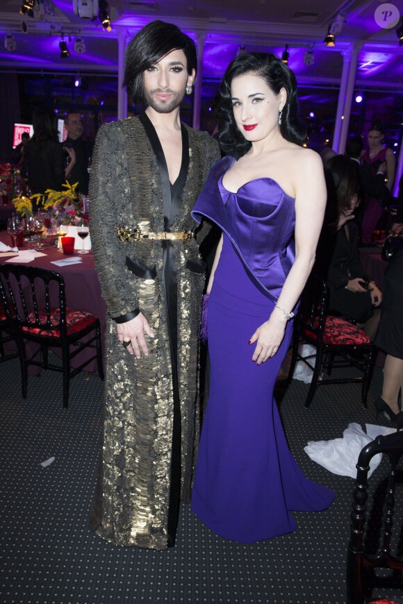 Conchita Wurst et Dita Von Teese au dîner de la mode pour le Sidaction au pavillon d'Armenonville à Paris le 29 janvier 2015.