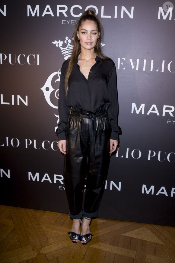 Marie-Ange Casta assiste au dîner de présentation de la collection de lunettes Emilio Pucci par Marcolin à l'ambassade d'Italie, habillée d'une chemise noire, d'un pantalon en cuir et de sandales Pierre Hardy. Paris, le 26 janvier 2015.
