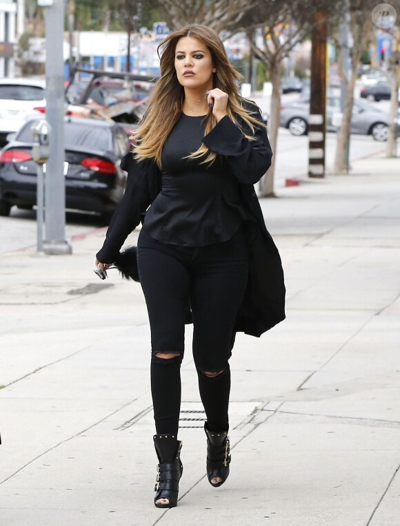 Khloé Kardashian se rend au magasin Sports Limited à Woodland Hills. Los Angeles, le 30 janvier 2015.