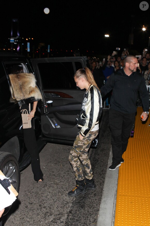 Kendall Jenner et Cara Delevingne quittent le Forum pour le concert de Sam Smith. Inglewood, Los Angeles, le 29 janvier 2015.