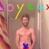 Geoffrey Bouin souhaite un joyeux anniversaire à Chloé de Friends Trip en posant entièrement nu, le 30 janvier 2015.