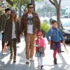 Jessica Alba se promène en famille à Los Angeles Le 31 Janvier 2015