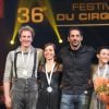Tomer Sisley et le prix de la médaille d'Argent à Lift (porteur parallèle) à la Soirée de remise des prix du 36ème Festival Mondial du Cirque de Demain au Cirque Phenix à Paris, le 1er février 2015. 