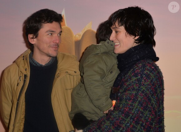 Clotilde Hesme (en famille) - Avant-première du film Gus, petit oiseau, grand voyage à l'UGC Normandie à Paris Le 1er février 2015