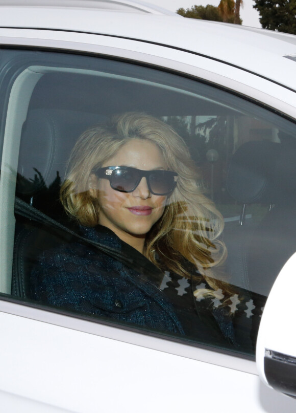 Shakira et Gerard Piqué quittent la maternité avec leur nouveau né Sasha et Milan (2 ans) à Barcelone le 2 février 2015.
