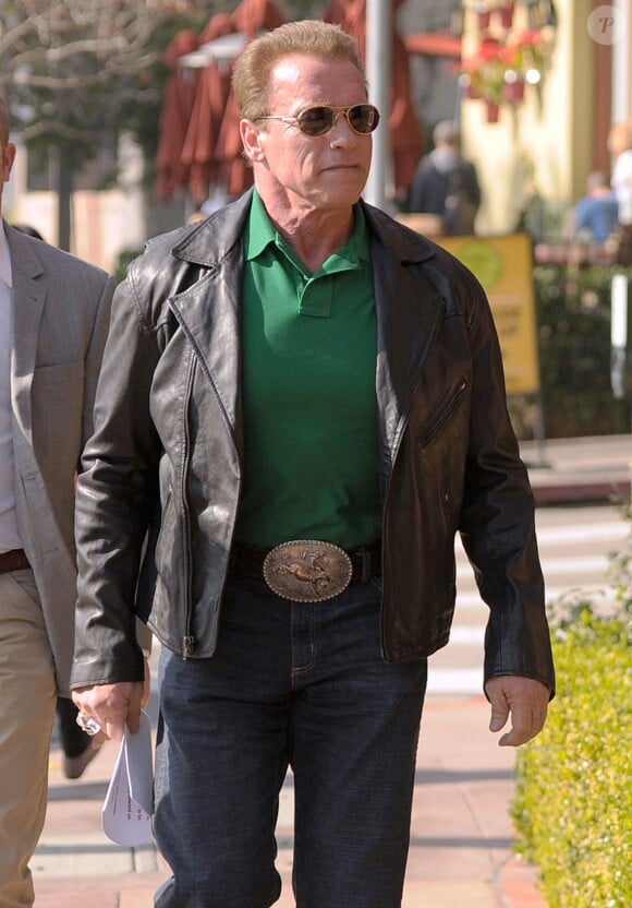 Arnold Schwarzenegger va déjeuner au restaurant Toscana à Brentwood, le 13 janvier 2015. 