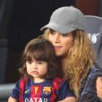  Shakira, enceinte, et son fils Milan sont venus encourager Gerard Piqu&eacute; et le Bar&ccedil;a au Camp Nou le 18 octobre 2014. 