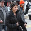 Selena Gomez fait des selfies avec ses fans lors d'une pause sur le tournage de "The Revised Fundamentals of Caregiving" à Atlanta, le 29 janvier 2015 