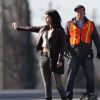 Selena Gomez fait de l'autostop sur le tournage du film "The Revised Fundamentals of Caregiving" à Atlanta. le 28 janvier 2015 