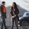 Selena Gomez fait de l'autostop sur le tournage du film "The Revised Fundamentals of Caregiving" à Atlanta. le 28 janvier 2015