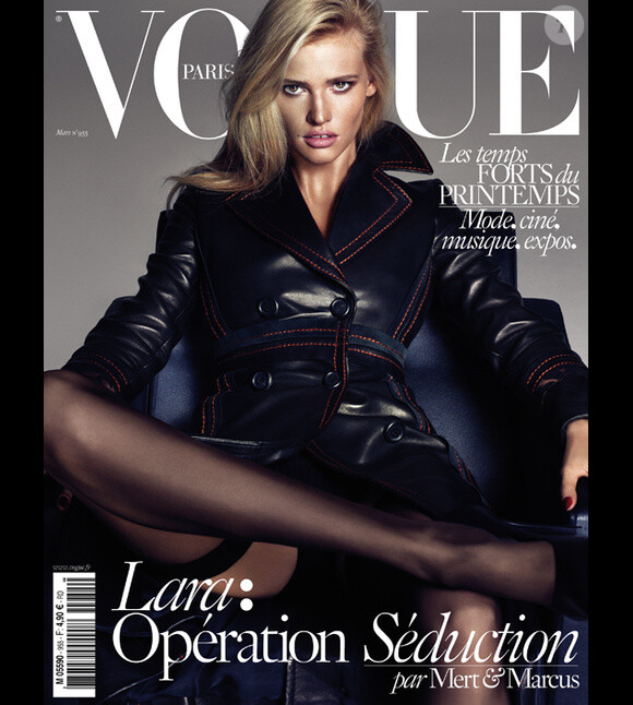 Le top model Lara Stone en couverture du numéro de mars 2015 de Vogue Paris. Photo par Mert et Marcus.