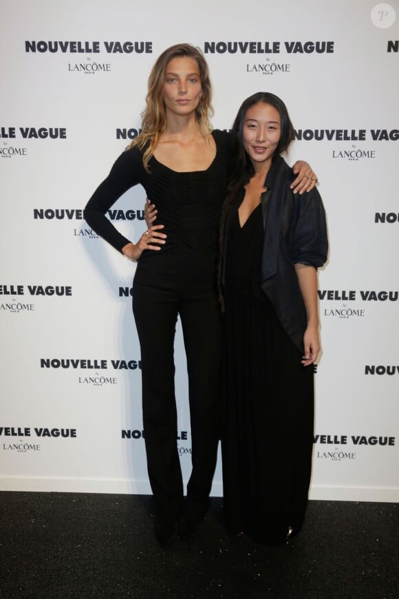 Daria Werbowy et la créatrice Yiqing Yin à une soirée Lancôme à Paris. Le 9 juillet 2014.