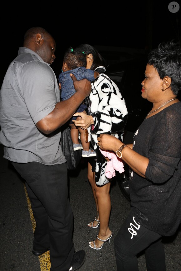 Rihanna, sa nièce Majesty et sa mère Monica quittent le restaurant Giorgio Baldi à Santa Monica. Los Angeles, le 10 février 2015.