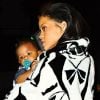 Rihanna quitte le restaurant Giorgio Baldi avec sa nièce Majesty dans les bras. Santa Monica, Los Angeles, le 10 février 2015.
