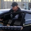 Exclusif - Bruce Jenner va boire un café puis retourne à sa voiture, une Ford Fiesta, à Malibu, le 10 février 2015. Bruce porte les mêmes vêtements depuis 3 jours! Il est impliqué dans un accident de la route qui a coûté la vie à une automobiliste et blessé 7 autres personnes...10/02/2015 - Malibu