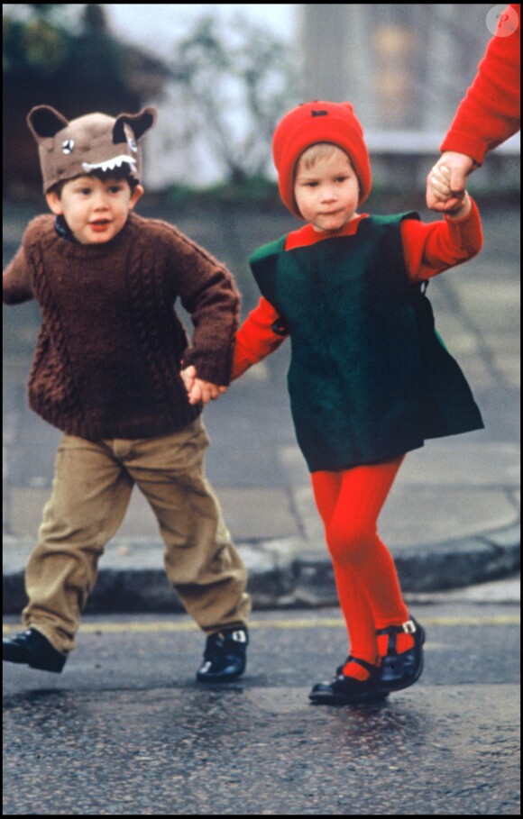 Le prince Harry à 3 ans, déguisé pour Noël le 8 décembre 1987
