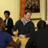 Le prince Harry à Nottingham le 3 février 2015 pour une rencontre avec les enfants impliqués dans le film de l'association Full Effect Youth Project, le 3 février 2015