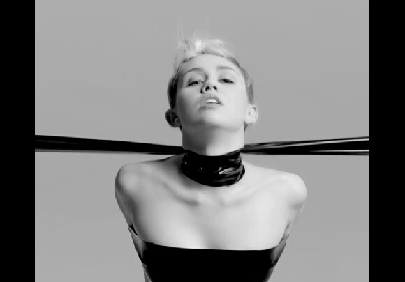 Miley Cyrus en mode SM dans le clip de l'artiste Quentin Jones, dévoilé par le magazine Nowness, le 1er mai 2014.