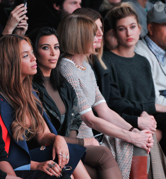 Beyoncé Knowles, Kim Kardashian, Anna Wintour et Hailey Baldwin assistent à la présentation de la collection YEEZY SEASON 1 (adidas Originals x Kanye West) au studio Skylight Clarkson Square. New York, le 12 février 2015.