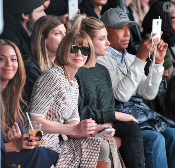 Beyoncé Knowles, Anna Wintour, Hailey Baldwin et Russell Simmons assistent à la présentation de la collection YEEZY SEASON 1 (adidas Originals x Kanye West) au studio Skylight Clarkson Square. New York, le 12 février 2015.