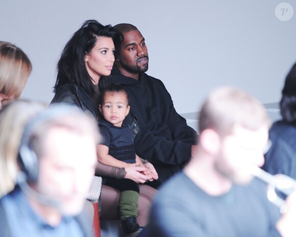 Kim Kardasian, North et Kanye West lors de la présentation de la collection YEEZY SEASON 1 (adidas Originals x Kanye West). New York, le 12 février 2015.