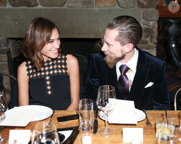 Alexa Chung et Justin O'Shea (Mytheresa.com) assistent au dîner de Fashion Week organisé par Dirk Standen (Style.com) et Mytheresa.com au Locanda Verde. New York, le 12 février 2015.