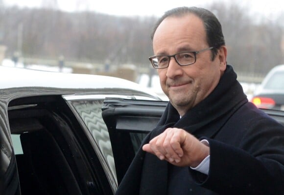 Le président français François Hollande à la sortie du sommet international à Minsk pour un accord de cessez-le feu dans l'est de l'Ukraine, le 12 février 2015.
