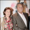 Roger Hanin et sa compagne Agnès Berdugo - Première du film "Tu peux garder un secret ?" à l'Elysée Biarritz à Paris. Le 5 mai 2008.