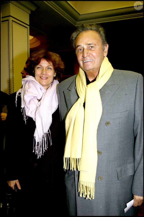 Roger Hanin est sa compagne Agnès Berdugo à Paris, le 18 février 2008. 