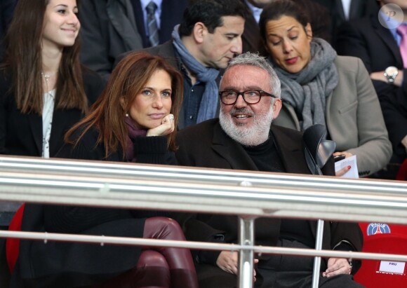 Dominique Farrugia et sa femme Isabelle au Parc des Princes à Paris le 12 mars 2014.