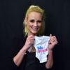 La jolie Élodie Gossuin marraine de l'association 'We Love Prema', qui décore des bodies pour les prématurés distribués dans les hopitaux lors d'une soirée organisée au Palais Brogniart à Paris le 6 février 2015.06/02/2015 - Paris