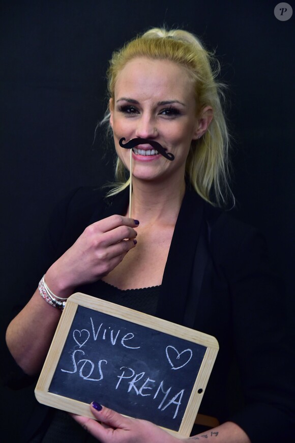 Élodie Gossuin marraine de l'association 'We Love Prema', qui décore des bodies pour les prématurés distribués dans les hopitaux lors d'une soirée organisée au Palais Brogniart à Paris le 6 février 2015.06/02/2015 - Paris