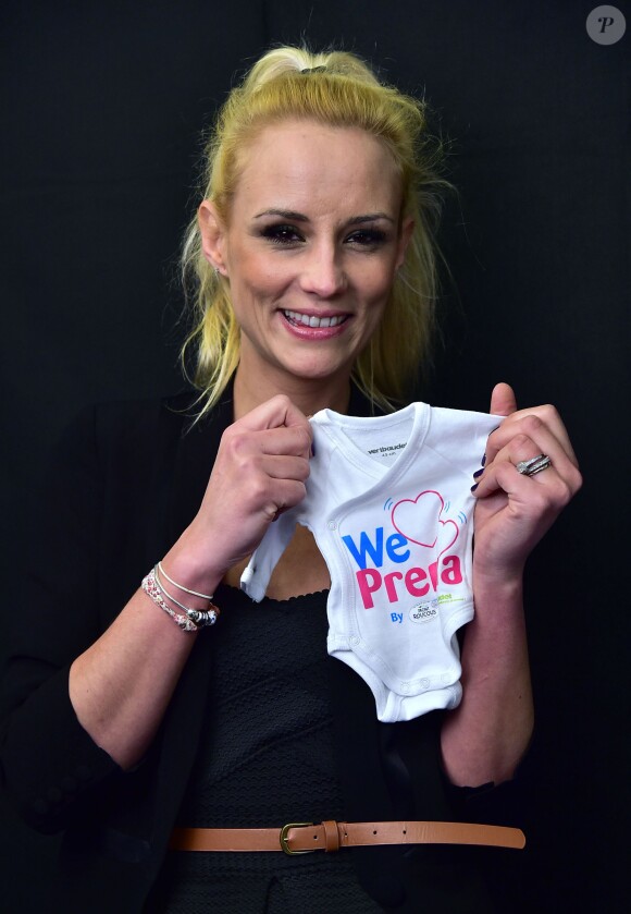 Élodie Gossuin marraine de l'association 'We Love Prema', qui décore des bodies pour les prématurés distribués dans les hopitaux lors d'une soirée organisée au Palais Brogniart à Paris le 6 février 2015.06/02/2015 - Paris