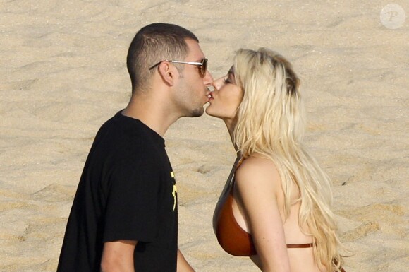 Shayne Lamas et son mari Nik, à Mexico, le 1er novembre 2010