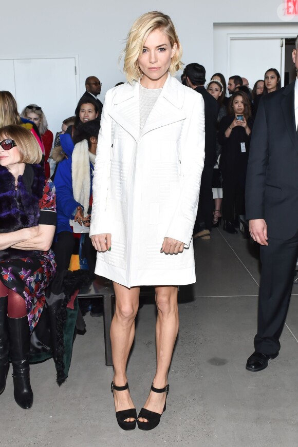 Sienna Miller assiste au défilé Calvin Klein Collection automne-hiver 2015 aux Spring Studios. New York, le 19 février 2015.