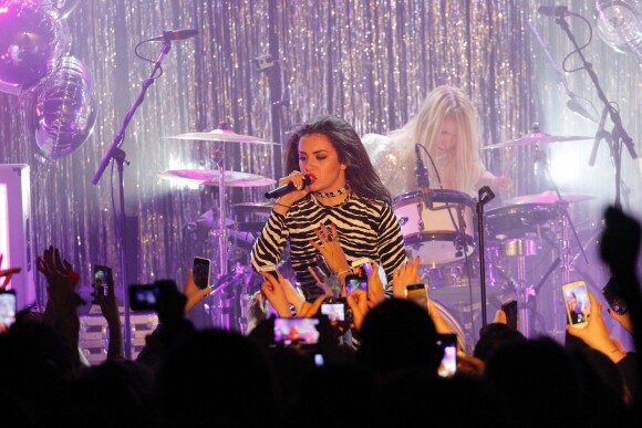 Charli XCX, rock et rebelle, au Trabendo à Paris, le 19 février 2015.