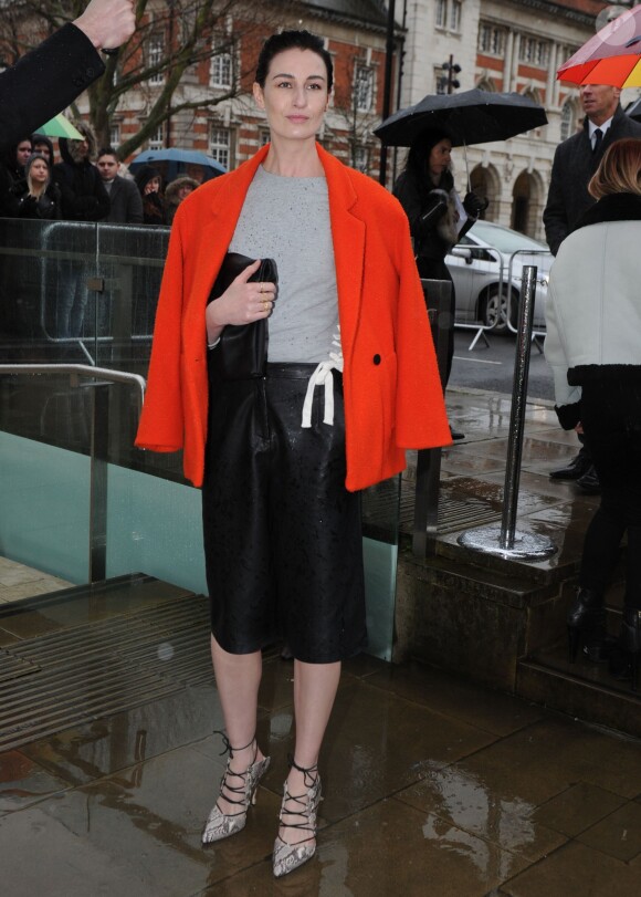 Erin O'Connor arrive au musée Tate Britain pour assister au défilé Topshop Unique automne-hiver 2015-2016. Londres, le 22 février 2015.