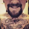 Le 23 février 2015, Benji Madden a ajouté une photo à son compte Instagram où il dévoile son nouveau tatouage dédié à sa femme Cameron Diaz.